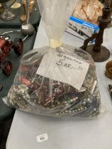 A LARGE QUANTITY OF UNSORTED COSTUME JEWELLERY - 5KG