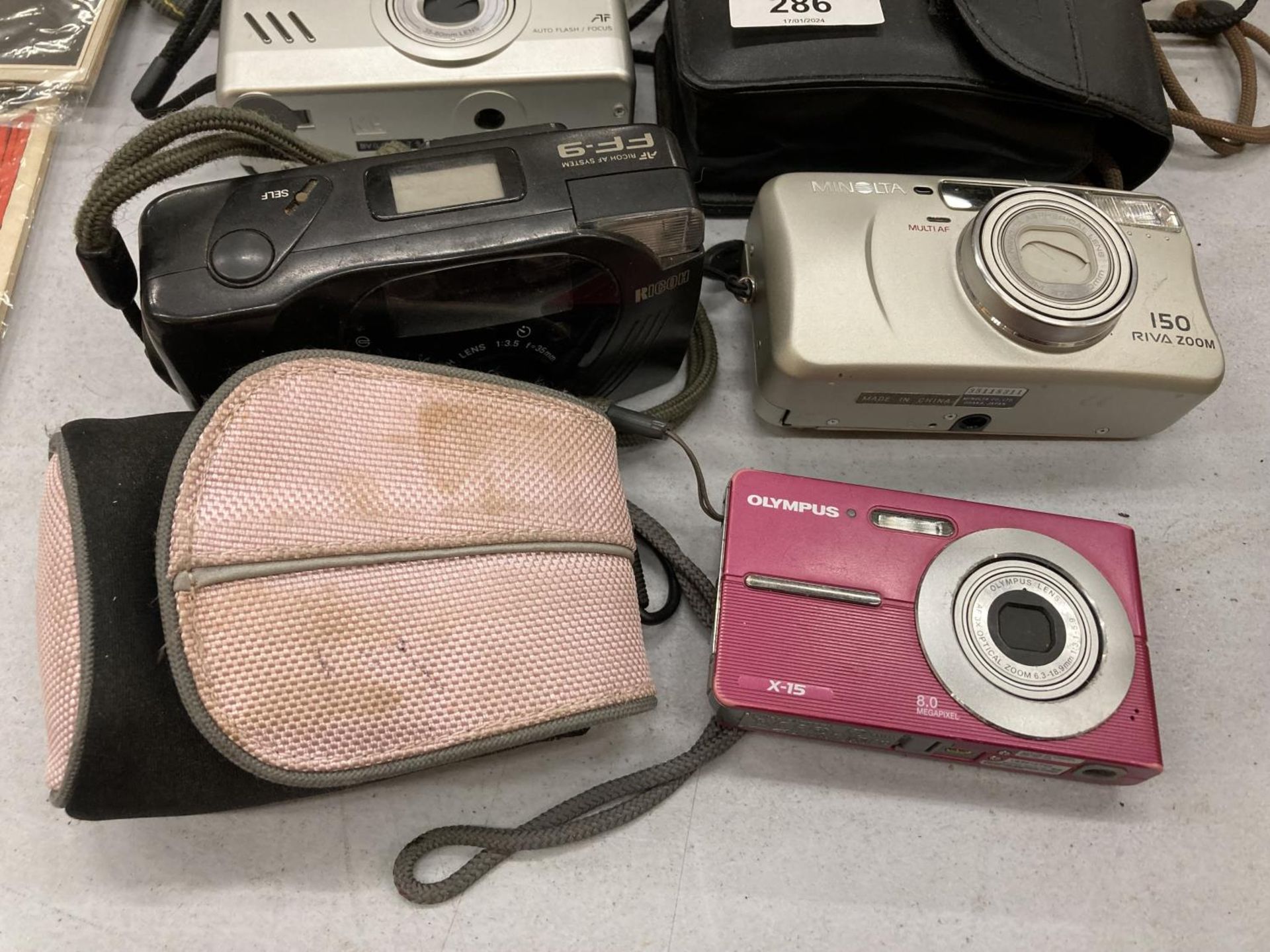 FIVE CAMERAS TO INCLUDE A MINOLTA WEATHERMATIC 35DL, AN OLYMPUS X-15, RICOH FF-9, ETC, SOME WITH - Image 3 of 3