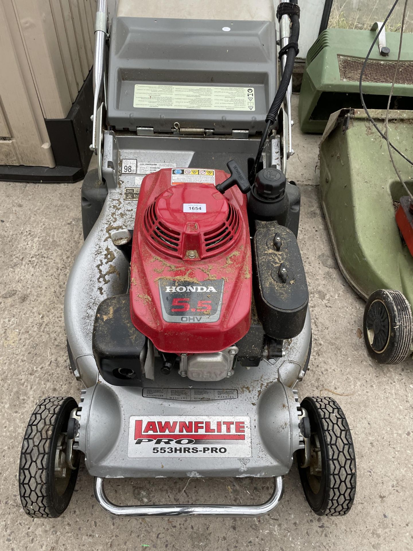 A LAWNFLITE PRO 553 ROTARY MOWER WITH HONDA ENGINE AND GRASS BOX - Image 2 of 6