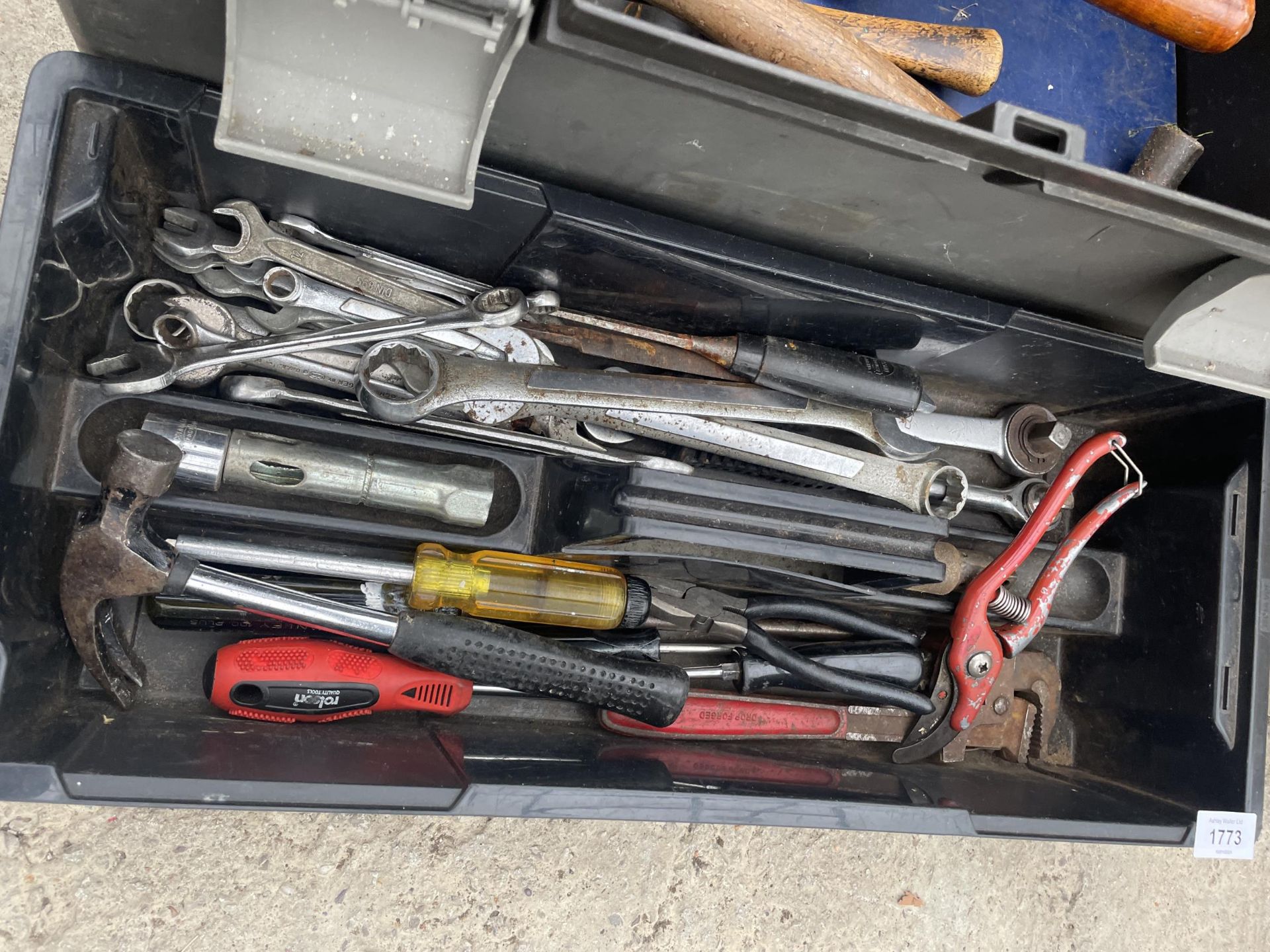 A TOOLBOX AND CONTENTS TO INCLUDE HAMMERS, SPANNERS, ETC - Image 2 of 3