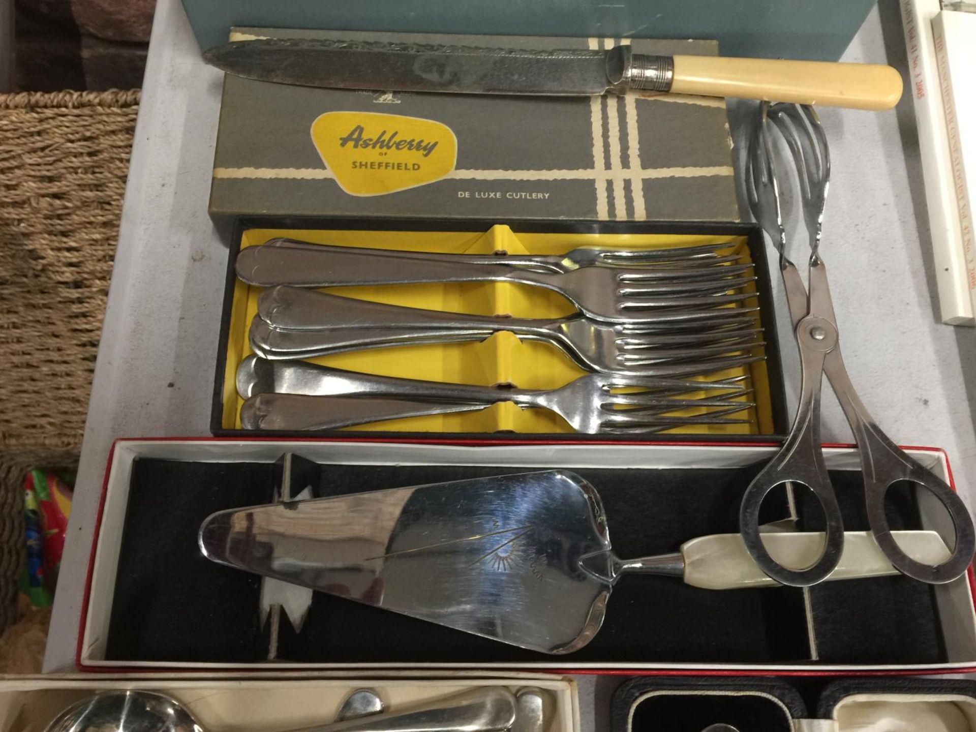A QUANTITY OF FLATWARE ITEMS SOME BOXED - Image 3 of 4