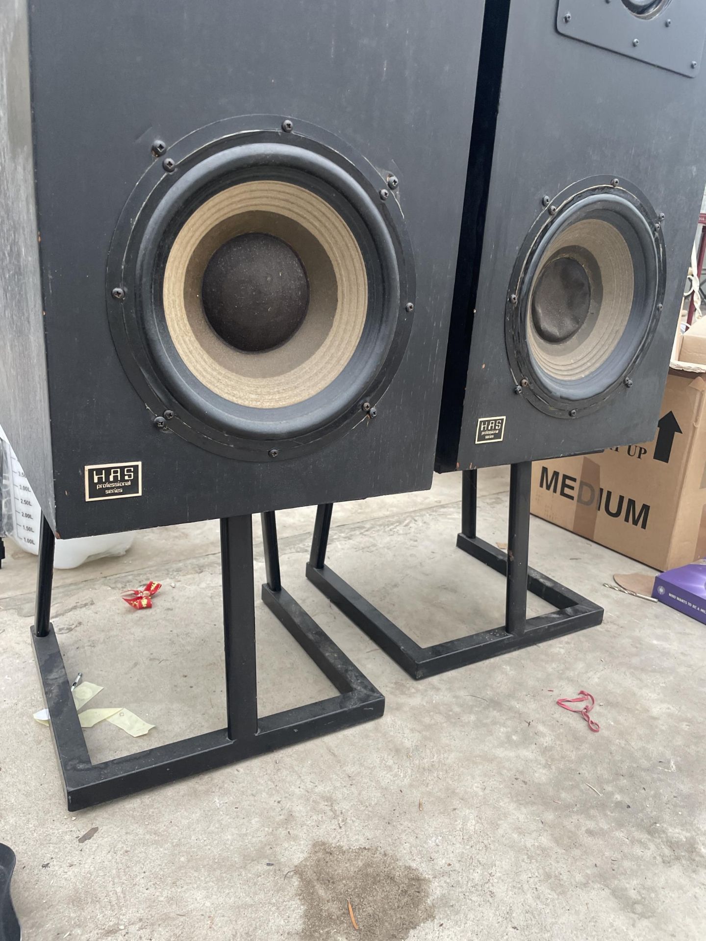 A PAIR OF TALL HAS PROFESSIONAL SERIES SPEAKERS - Bild 5 aus 5