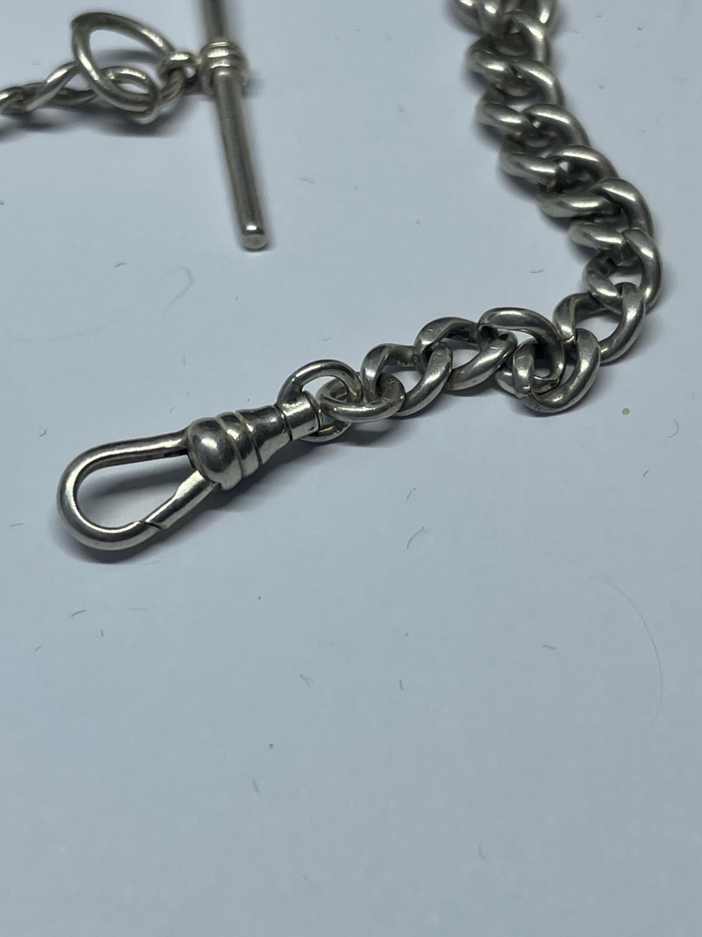 A SILVER POCKET WATCH CHAIN - Image 2 of 3