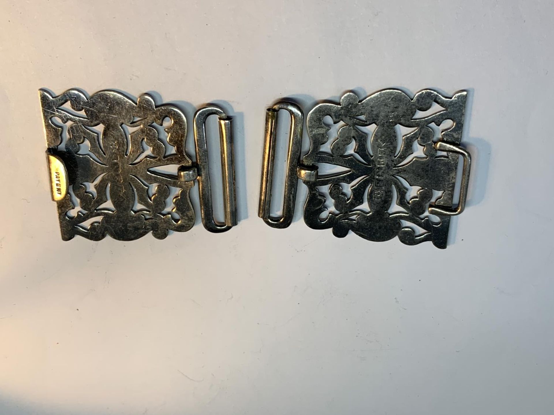 A VINTAGE SILVER PLATED NURSES BUCKLE - Image 2 of 3