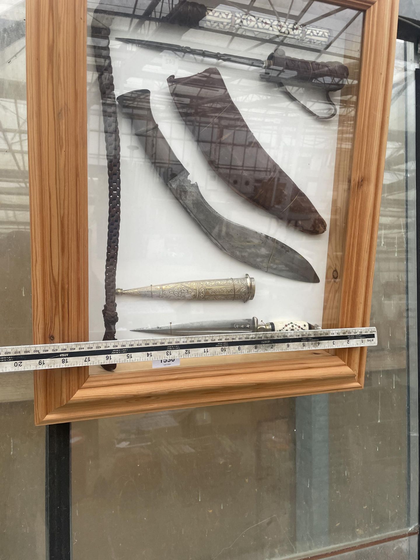 A PINE DISPLAY WALL HANGING FRAME WITH AN ASSORTMENT OF KNIVES - Image 2 of 3