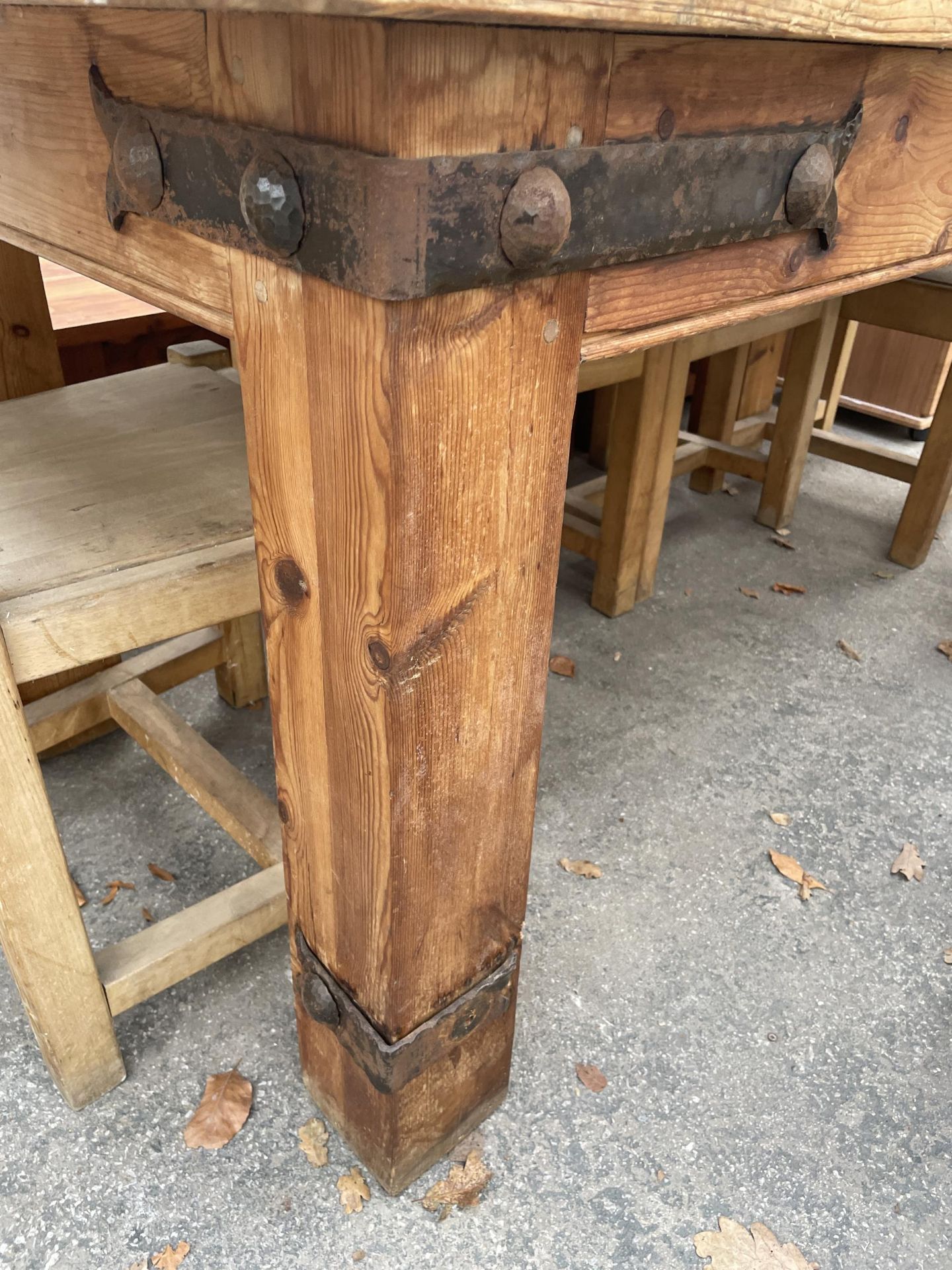 A PINE DINING TABLE, 72 X 35" WITH METAL STRAPS AND SIX CHAIRS - Image 7 of 7