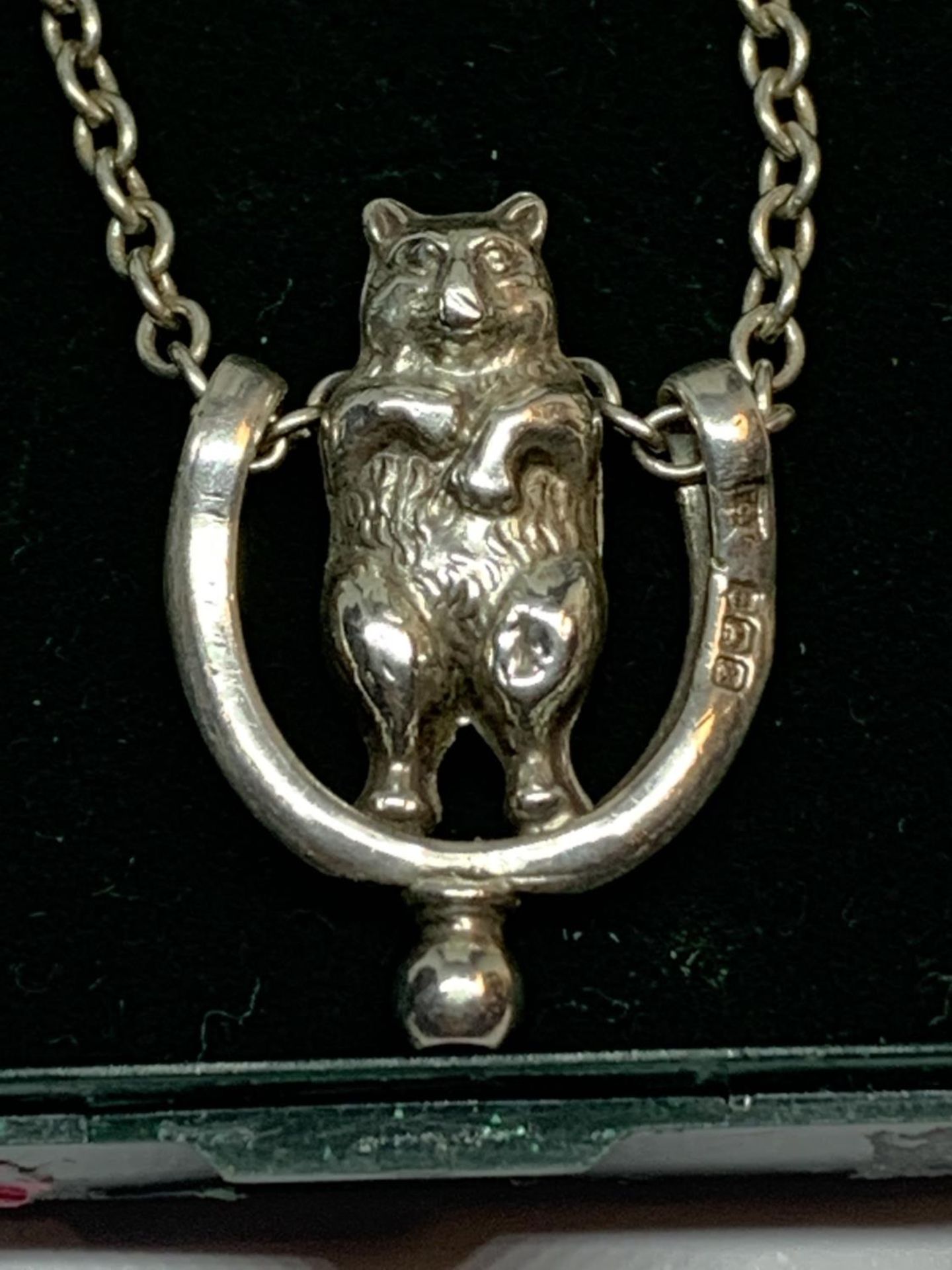 A SILVER NECKLACE WITH BEAR PENDANT IN A PRESENTATION BOX - Image 2 of 3