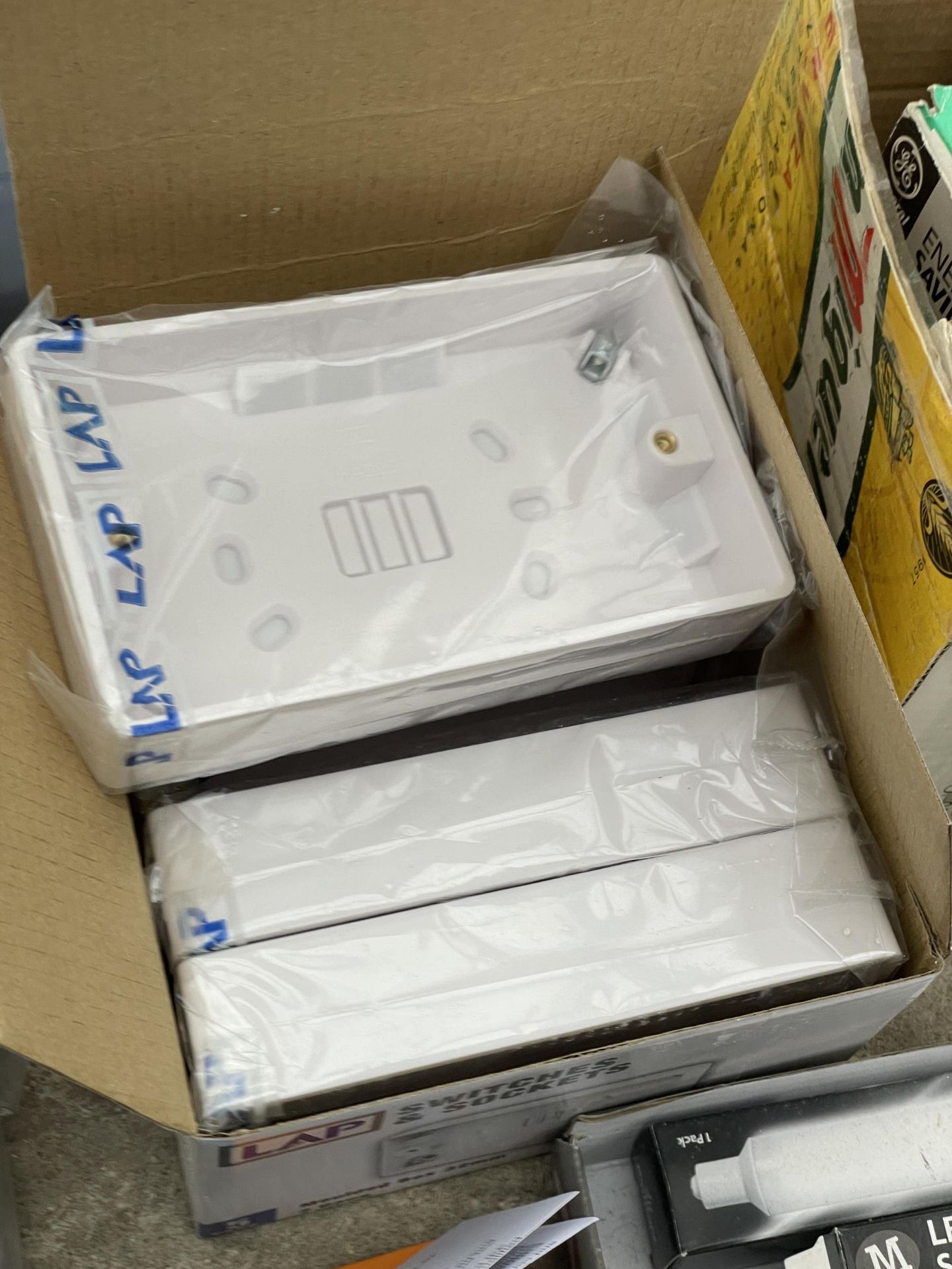 A BOX OF AS NEW LIGHT BULBS TO INCLUDE LED BULBS - Image 4 of 4