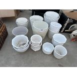 AN ASSORTMENT OF CERAMIC PLANT POTS