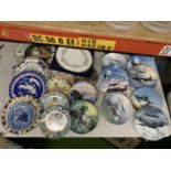 A LARGE COLLECTION OF CABINET PLATES TO INCLUDE MILITART, HORSE ETC