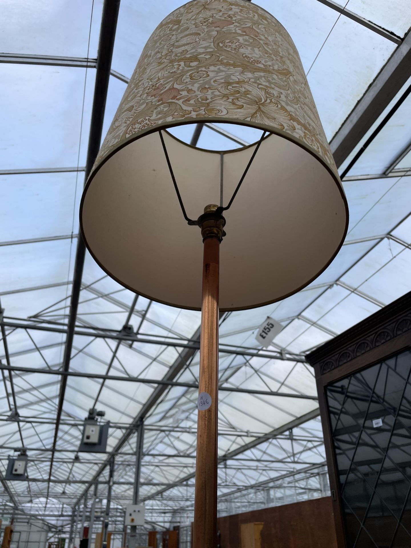 A STANDARD LAMP WITH COPPER BASE AND POLE COMPLETE WITH SHADE - Image 3 of 3