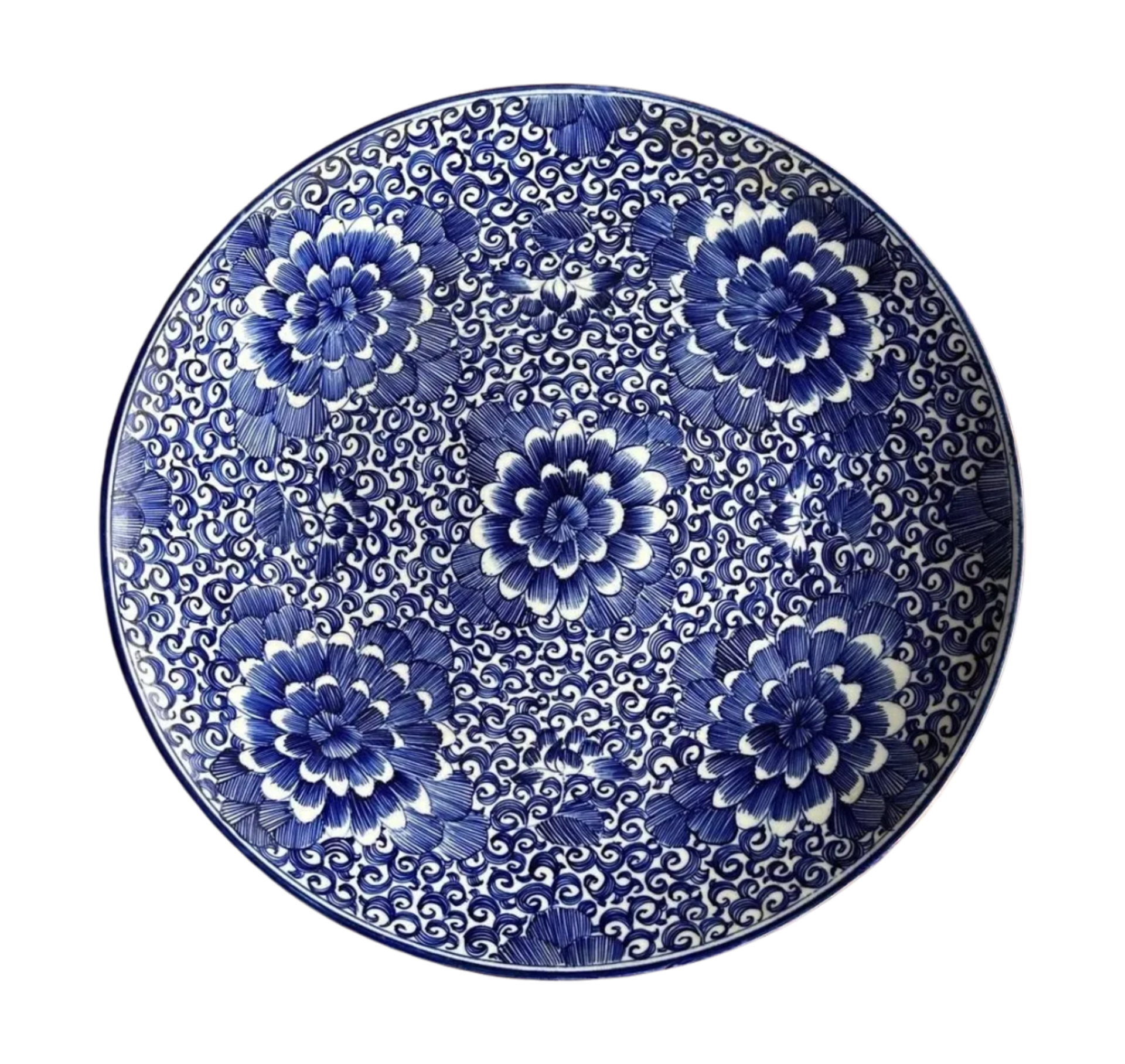 A JAPANESE BLUE AND WHITE POTTERY CHRYSANTHEMUM DESIGN FLORAL CHARGER PLATE, DIAMETER 46CM