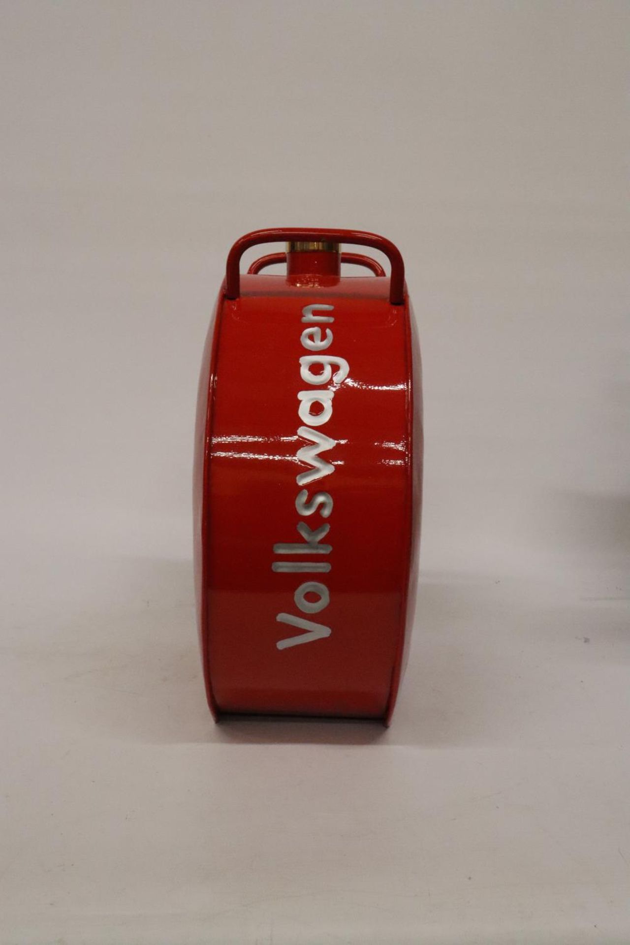 A RED VW PETROL CAN - Image 3 of 4