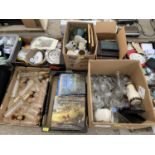 AN ASSORTMENT OF HOUSEHOLD CLEARANCE ITEMS TO INCLUDE CERAMICS AND GLASS WARE ETC