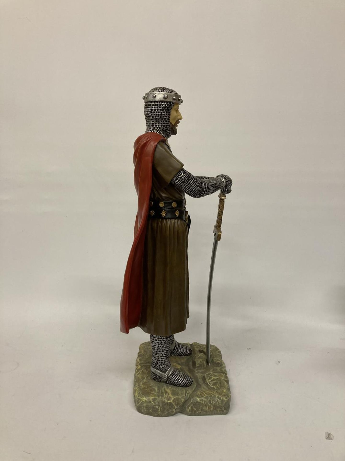 A LARGE KING ARTHUR FIGURE, HEIGHT APPROX 60CM - Image 4 of 6