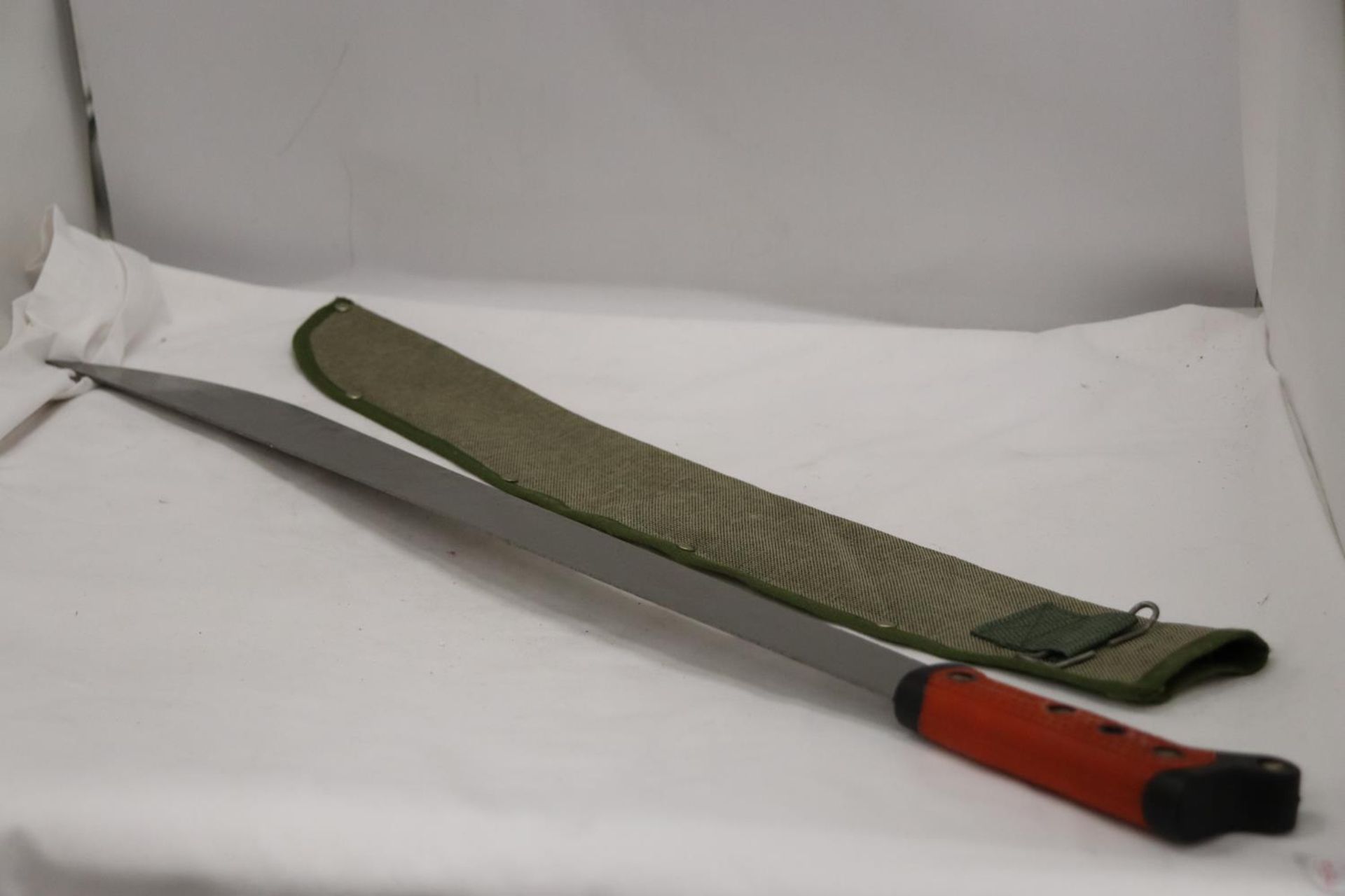 A MACHETE IN A CLOTH SHEATH - Image 4 of 4