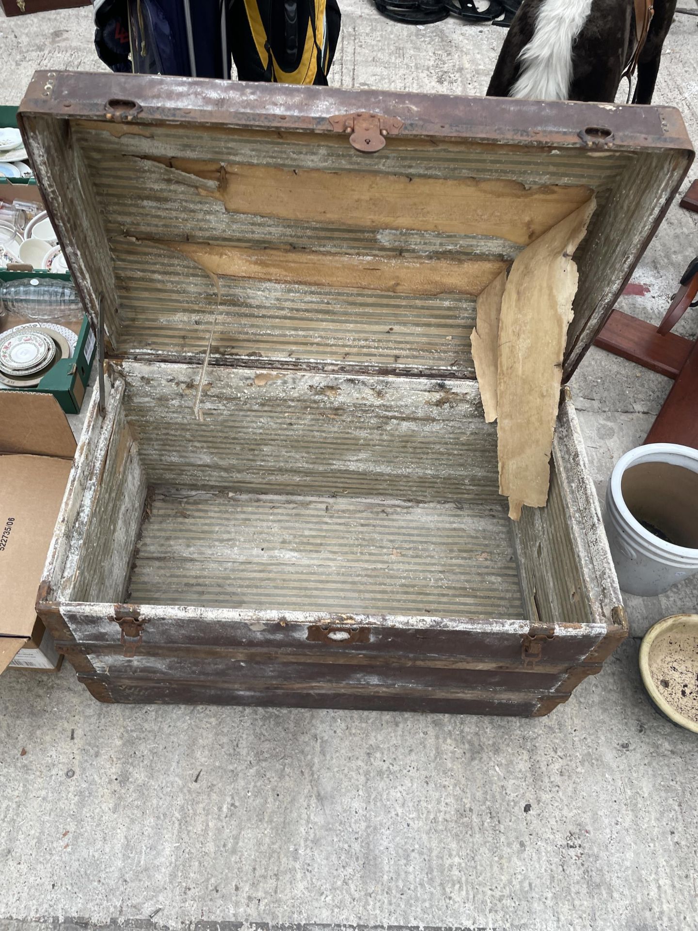 A VINTAGE DOMED TRAVEL TRUNK WITH METAL BANDING - Image 3 of 3