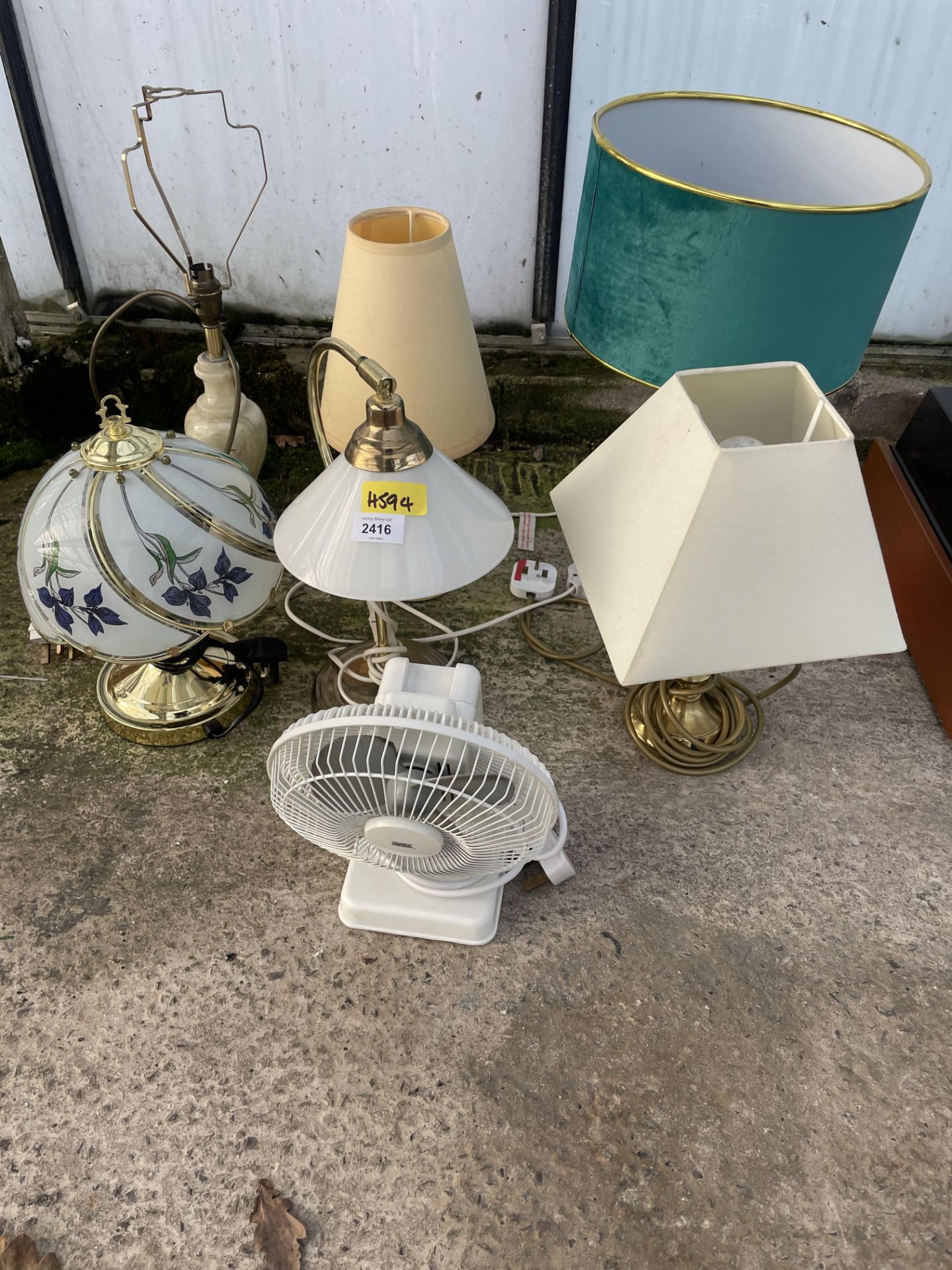 AN ASSORTMENT OF TABLE LAMPS AND A FAN