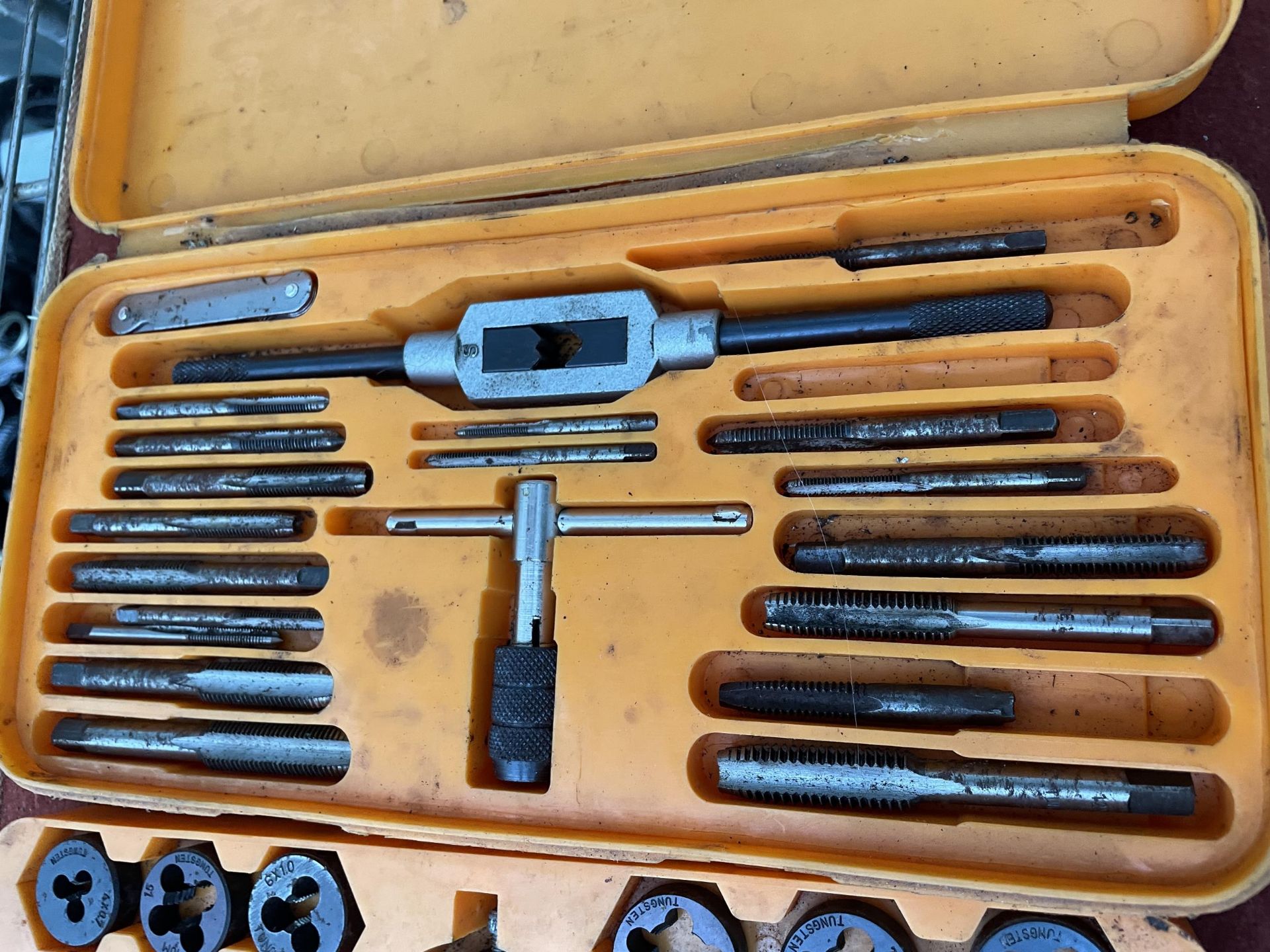 A CASED TAP AND DIE SET - Bild 2 aus 3