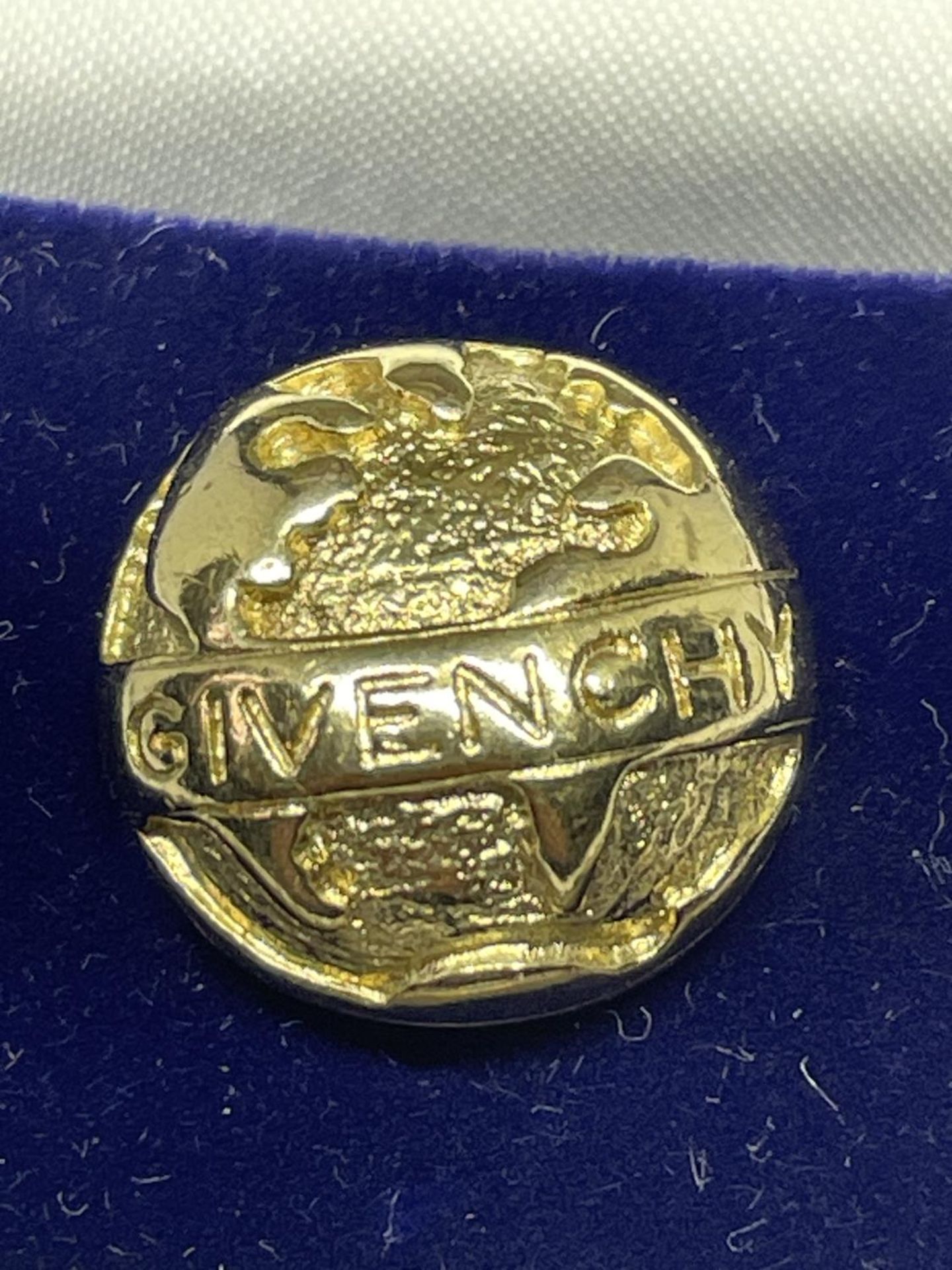 A LADIES BOXED GIVENCHY DESIGNER PIN - Image 2 of 2