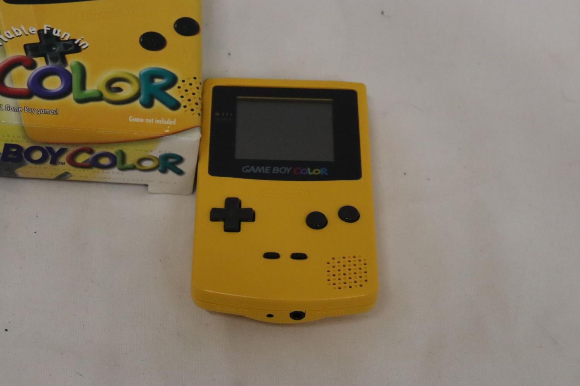 A BOXED GAMEBOY COLOUR, PORTABLE HANDHELD GAMES CONSOLE - Image 2 of 4