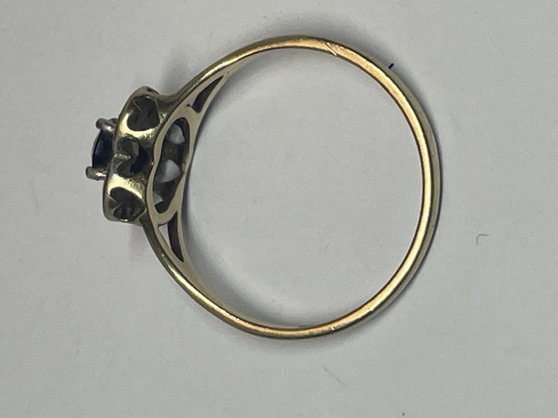 A 9 CARAT GOLD RING WITH A CENTRE SAPPHIRE SURROUNDED BY DIAMONDS IN A HEART SHAPE SIZE M - Image 3 of 3