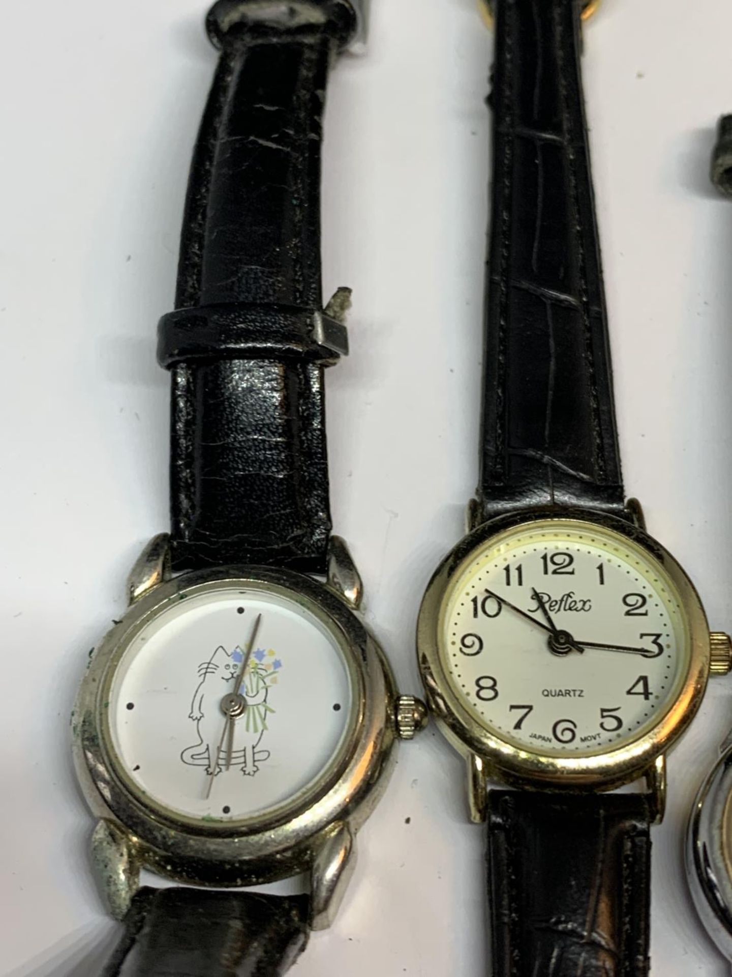 FOUR LADIES WATCHES ON LEATHER STRAPS TO INCLUDE A VINTAGE SMITHS WATCH, LORUS, REFLEX, ETC - Image 2 of 3