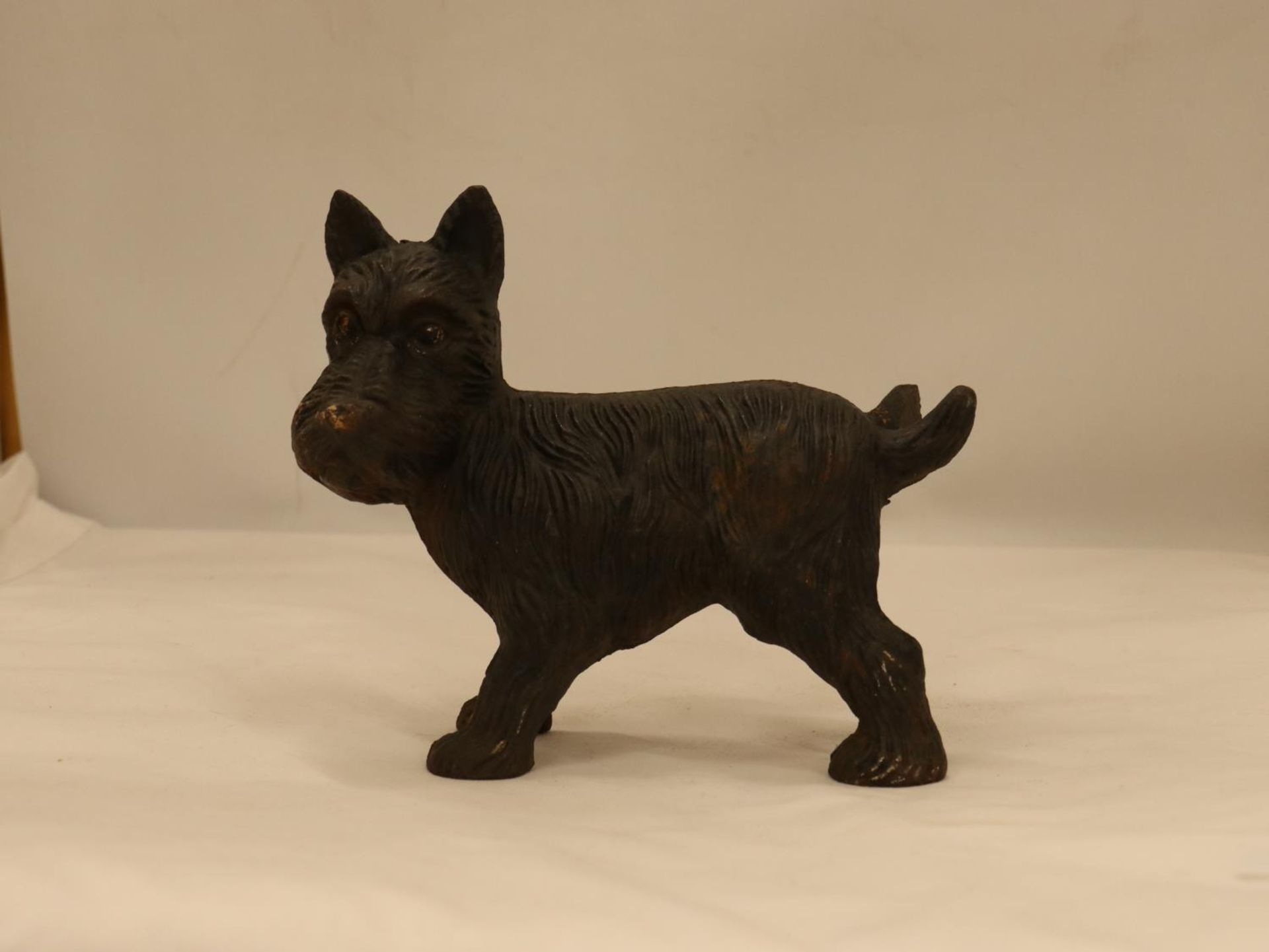 A HEAVY CAST 'PEEING' SCOTTIE DOG