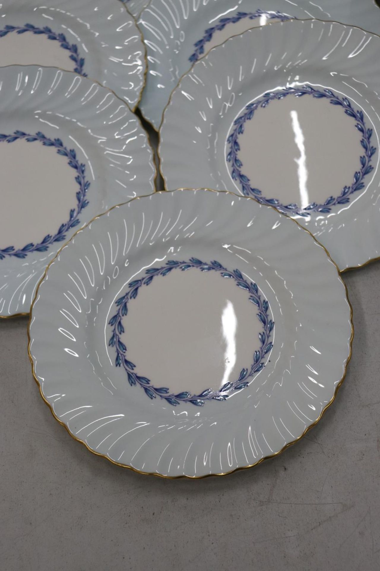 A QUANTITY OF MINTON 'CHEVIOT' PATTERN PLATES TO INCLUDE DINNER, SALAD AND SIDE PLATES - Image 4 of 5