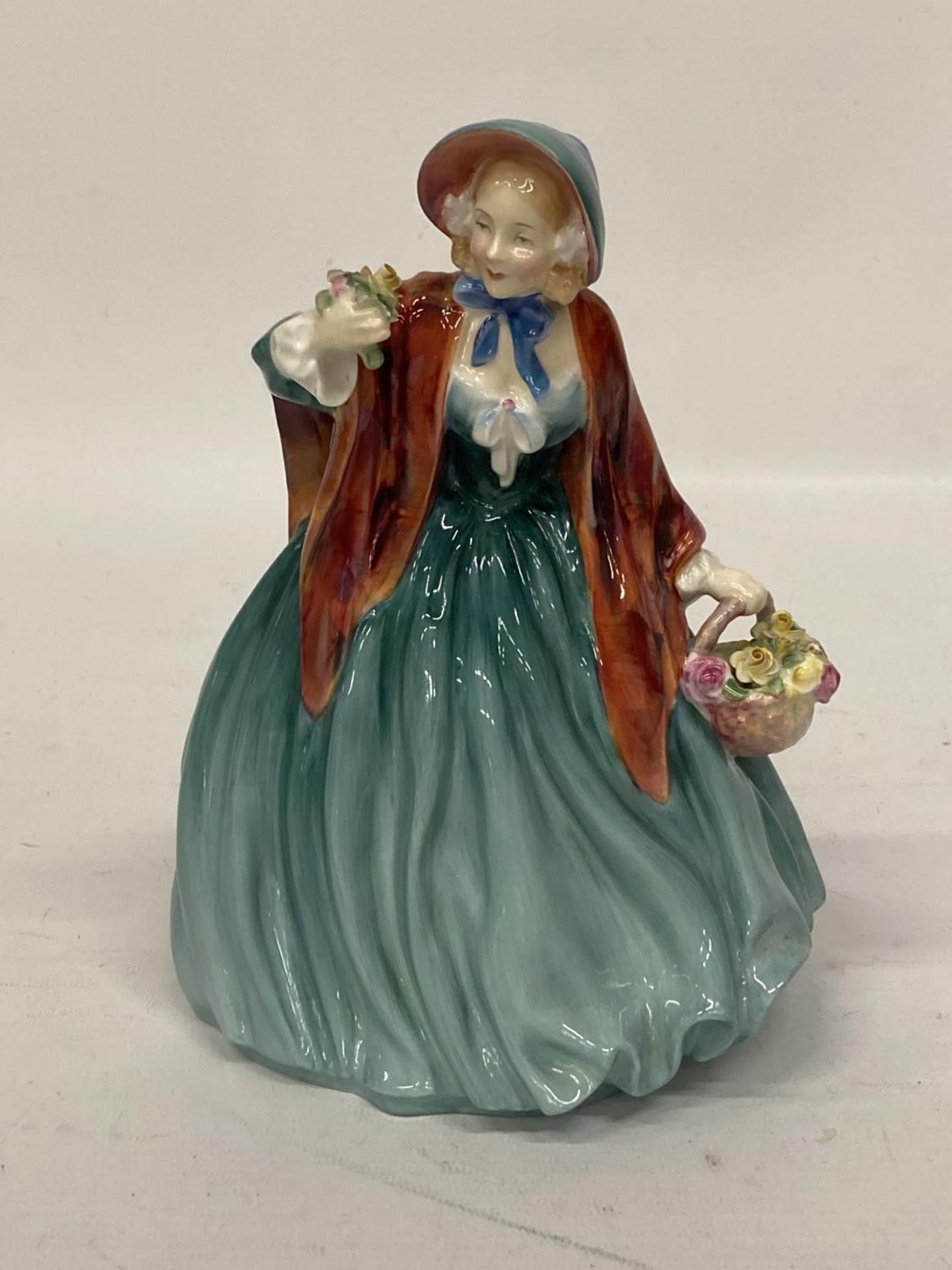 A ROYAL DOULTON FIGURINE "LADY CHARMIAN" HN 1948