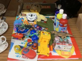 A MIXED LOT OF TOYS TO INCLUDE A PLAY-DOH MAT, SCRABBLE AND CONNECT 4, VEHICLES, PAINT, FIGURES,