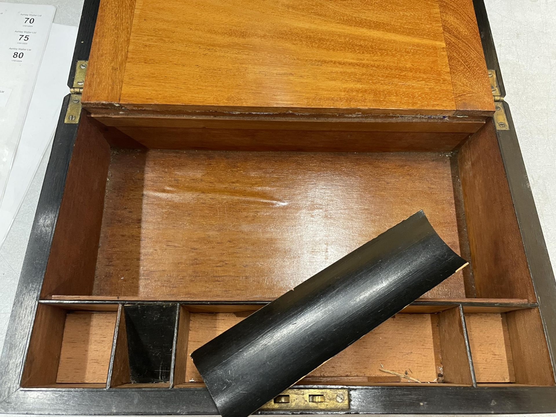 A INLAID VINTAGE WRITING SLOPE - Image 4 of 5