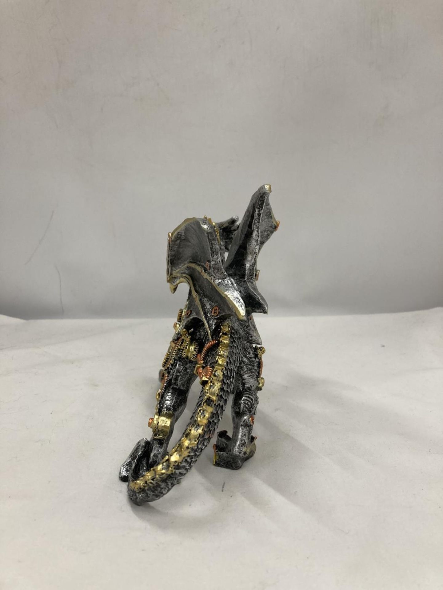 A MECHANICAL STYLE DRAGON, HEIGHT 15CM, LENGTH 19CM - Image 4 of 4