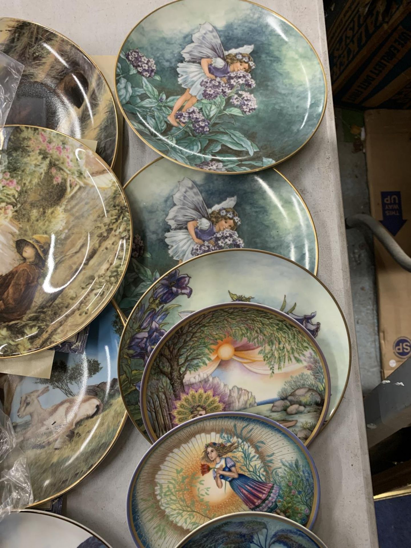 A LARGE COLLECTION OF COLLECTORS PLATES TO INCLUDE MASONS CHRISTMAS PLATES, ROYAL DOULTON ETC - Image 5 of 6