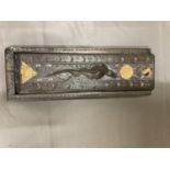 A VINTAGE ORIENTAL HAND CARVED WOODEN BOX WITH LIZARD HANDLE CONTAINING CHOP STICKS