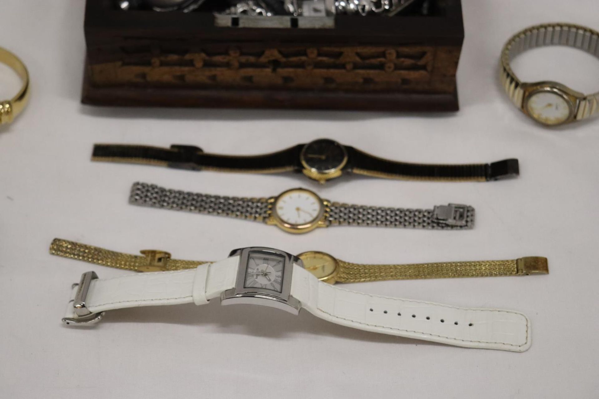 A QUANTITY OF WRISTWATCHES TO INCLUDE LIMIT - 8 IN TOTAL PLUS A CARVED WOODEN BOX WITH A QUANTITY OF - Image 7 of 8