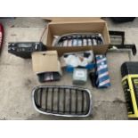 A COLLECTION OF AUTOMOBILE PARTS AND SPARES TO INCLUDE GRILLS, A GEMINI TANSCEIVER, ETC