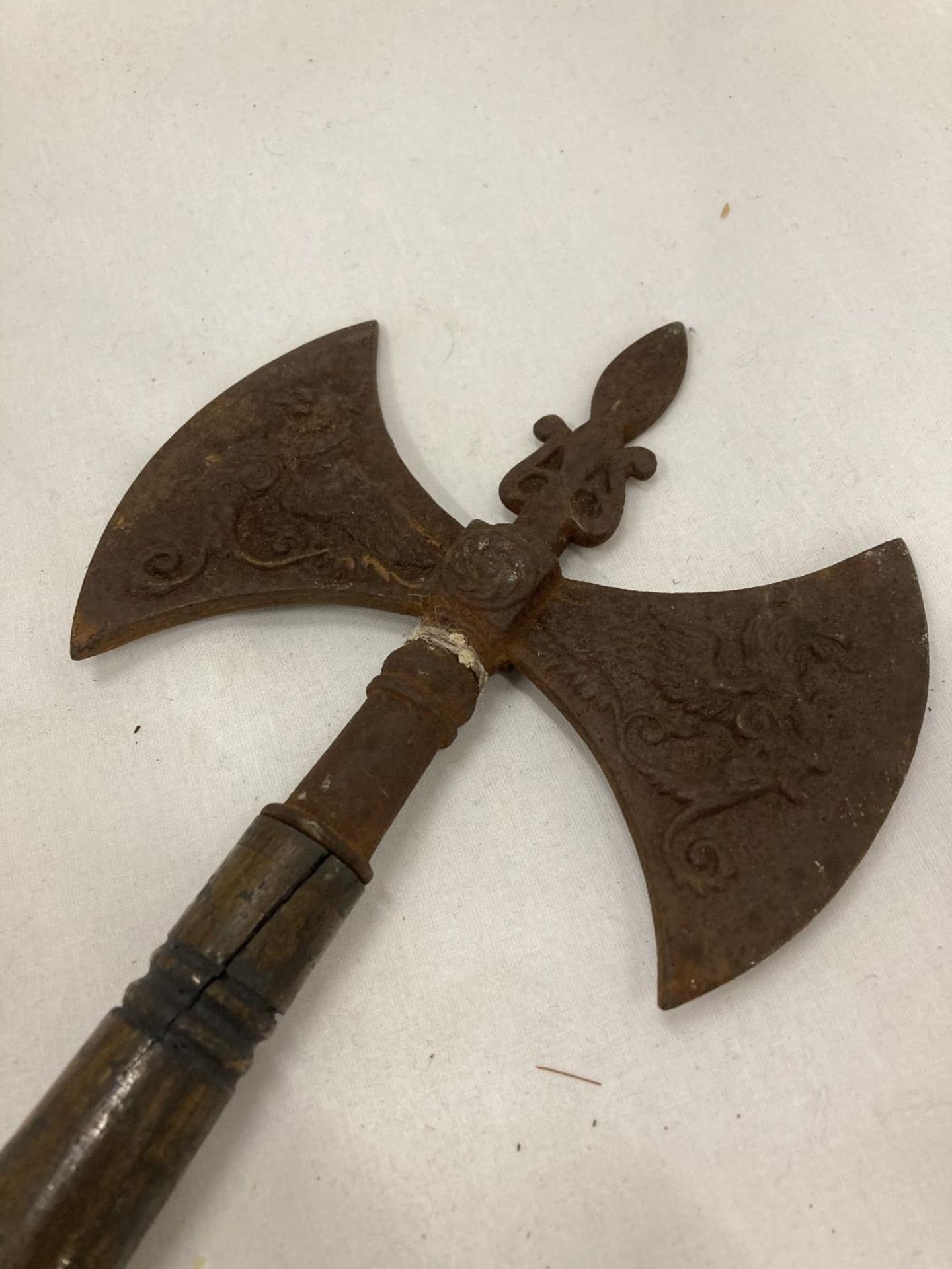 A VINTAGE DOUBLE HEADED GRYPHON AXE - Image 2 of 3