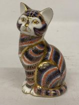A ROYAL CROWN DERBY SITTING CAT WITH SILVER STOPPER