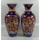 A PAIR OF JAPANESE MEIJI PERIOD (1868-1912) IMARI VASES, A/F, HEIGHT 25.5 CM