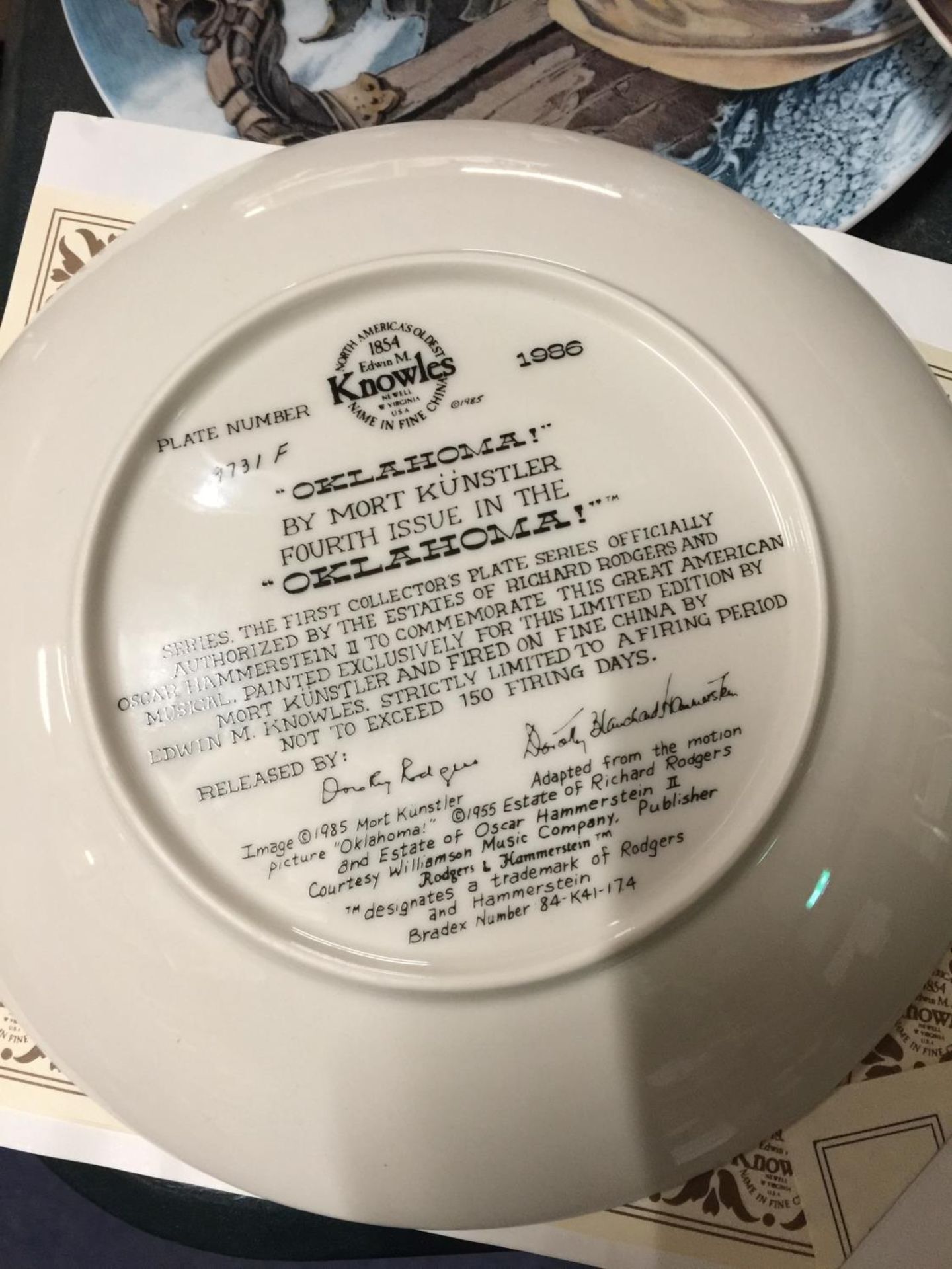 A QUANTITY OF COLLECTORS PLATES SOME WITH CERTIFICATES - Bild 2 aus 6