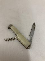 A VINTAGE POCKET KNIFE