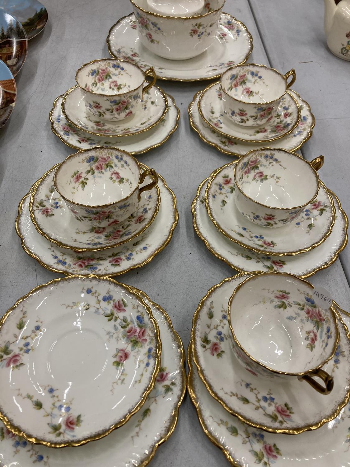 A VINTAGE PART TEASET TO INCLUDE A CAKE PLATE, CREAM JUG, SUGAR BOWL, CUPS, SAUCERS AND SIDE PLATES - Image 2 of 5