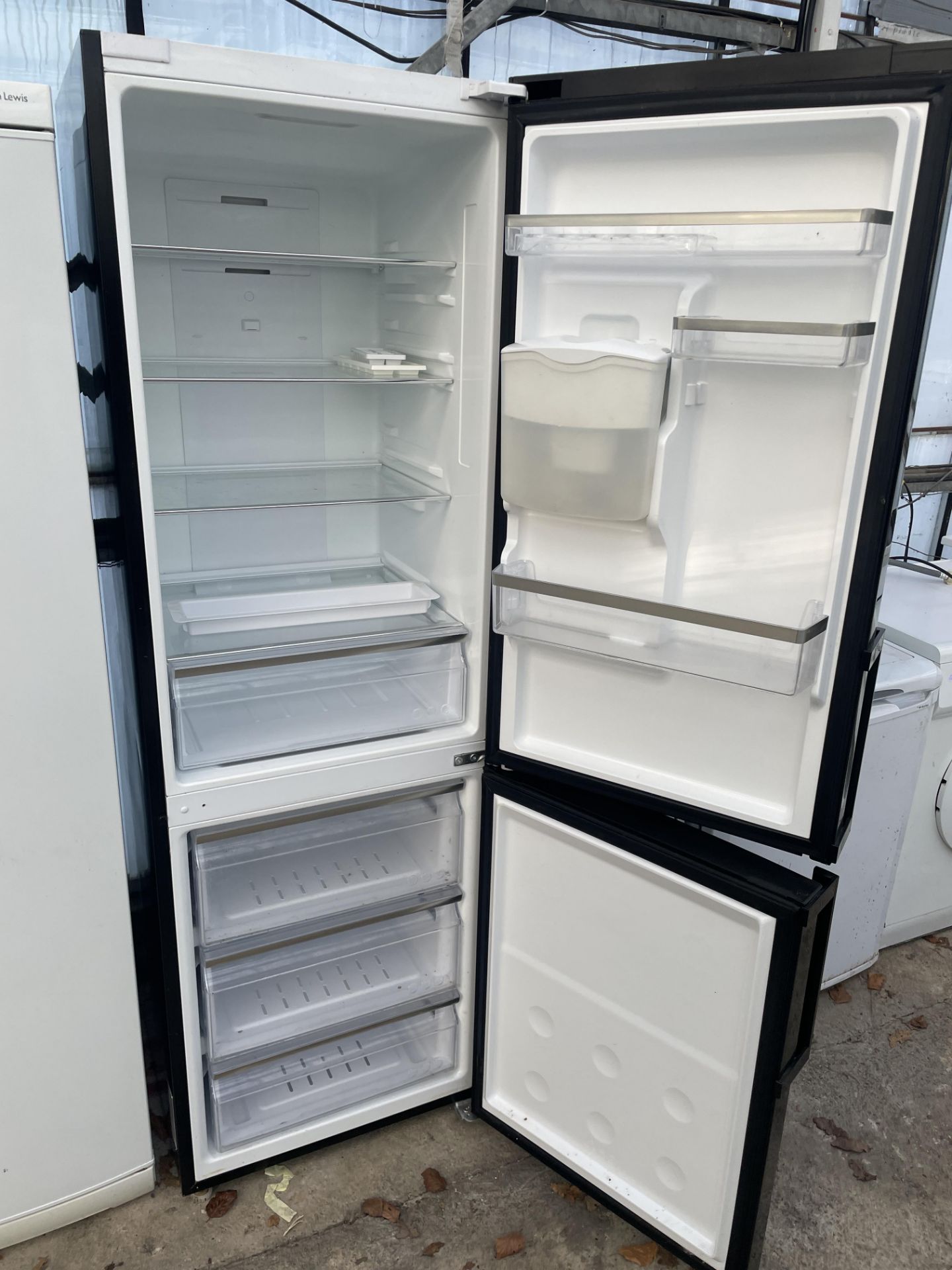 A TALL BLACK SAMSUNG UPRIGHT FRIDGE FREEZER WITH WATER DISPENSER - Bild 4 aus 4