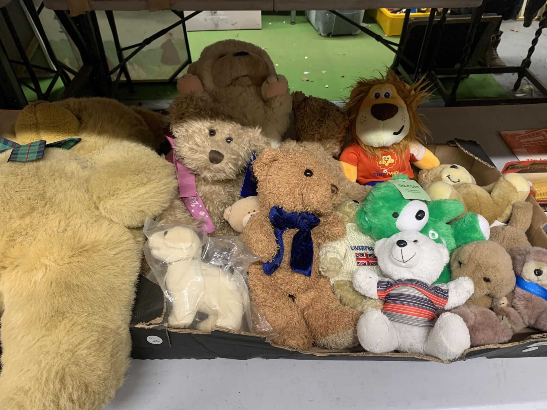 A QUANTITY OF TEDDY BEARS AND ANIMALS