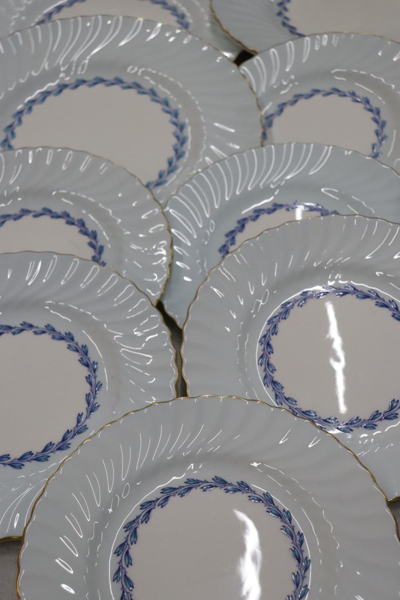 A QUANTITY OF MINTON 'CHEVIOT' PATTERN PLATES TO INCLUDE DINNER, SALAD AND SIDE PLATES - Image 3 of 5