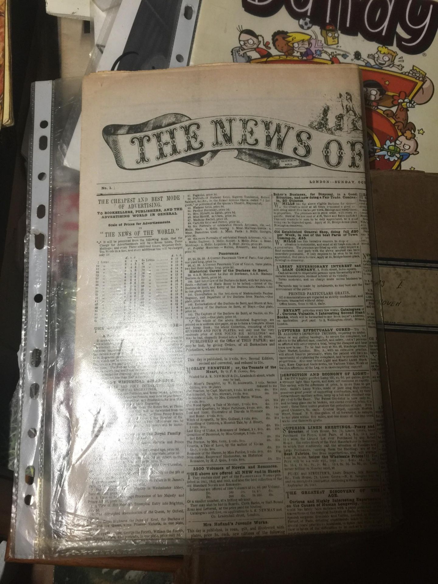 A BOX OF ASSORTED MAGAZINES, EPHEMERA, ALBUMS ETC - Image 5 of 5