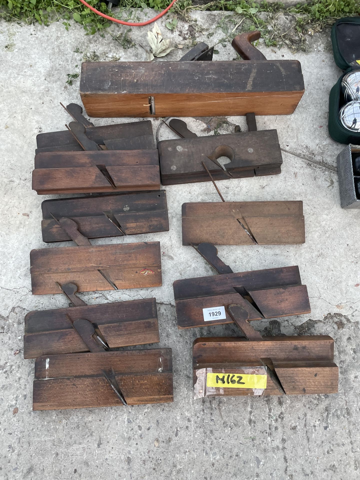 AN ASSORTMENT OF VINTAGE WOOD PLANES
