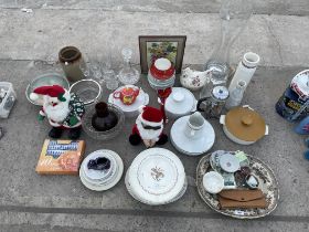 A LARGE ASSORTMENT OF ITEMS TO INCLUDE GLASS WARE AND CERAMICS ETC