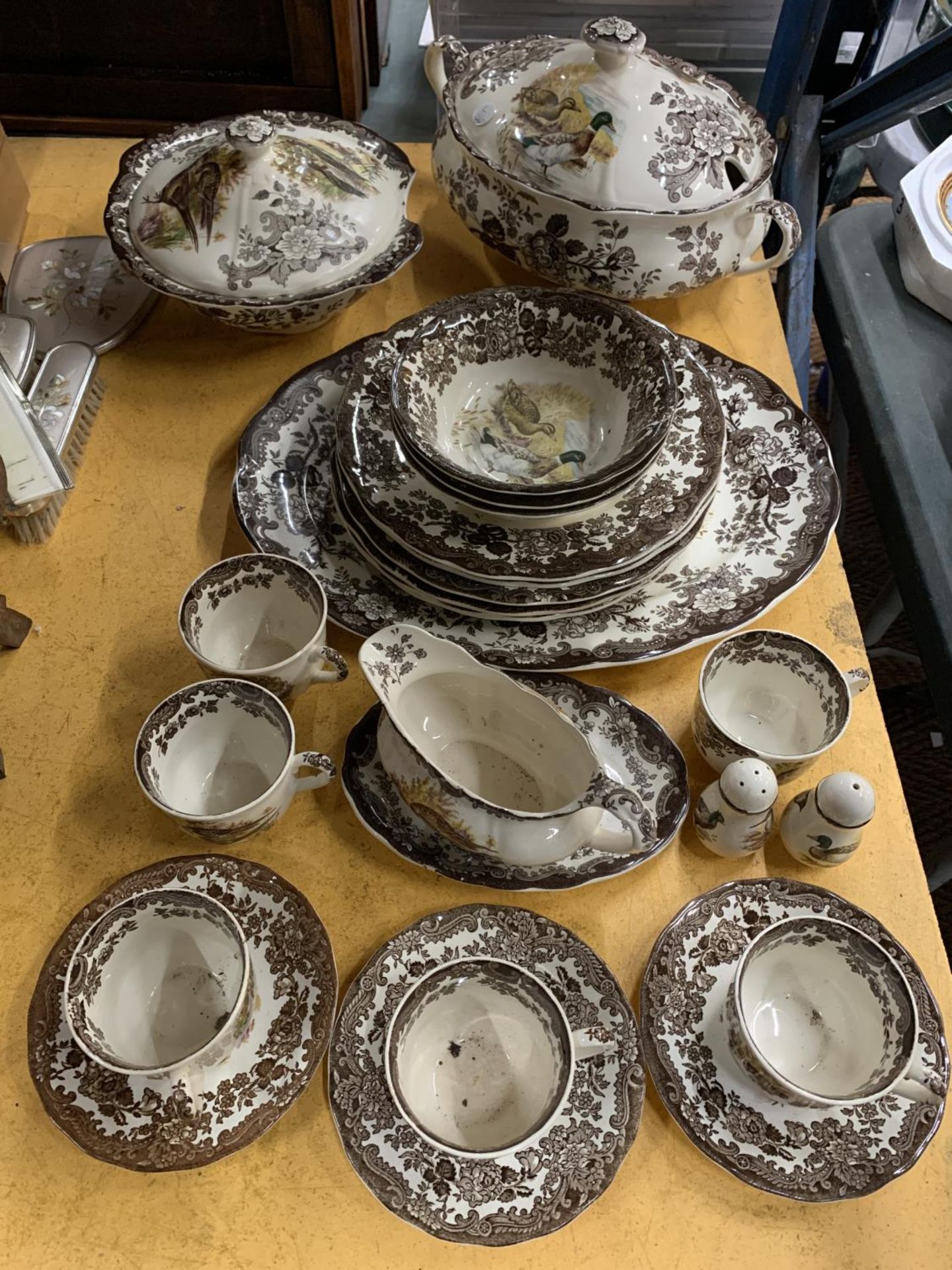 THE ROYAL WORCESTER GROUP PALLISY WARE PART DINNER SERVICE
